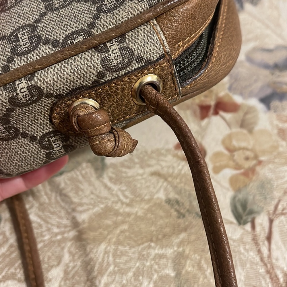 Authentic Vintage Gucci Plus mini crossbody - Picture 5 of 15